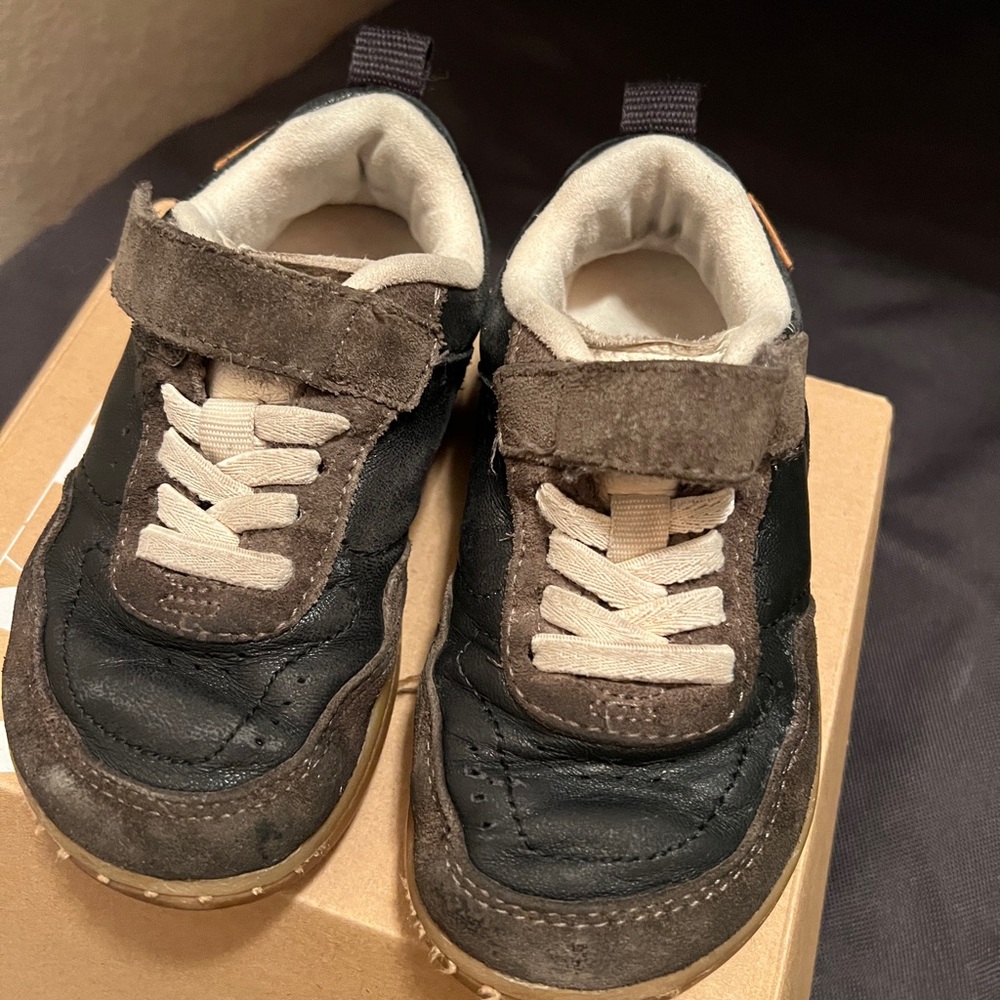 Barefoot Sneakers leather size 9